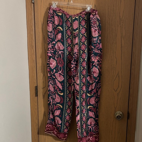 Farm Rio Teal Seashell Tapestry Cargo Pants size L NWOT - Picture 6 of 7